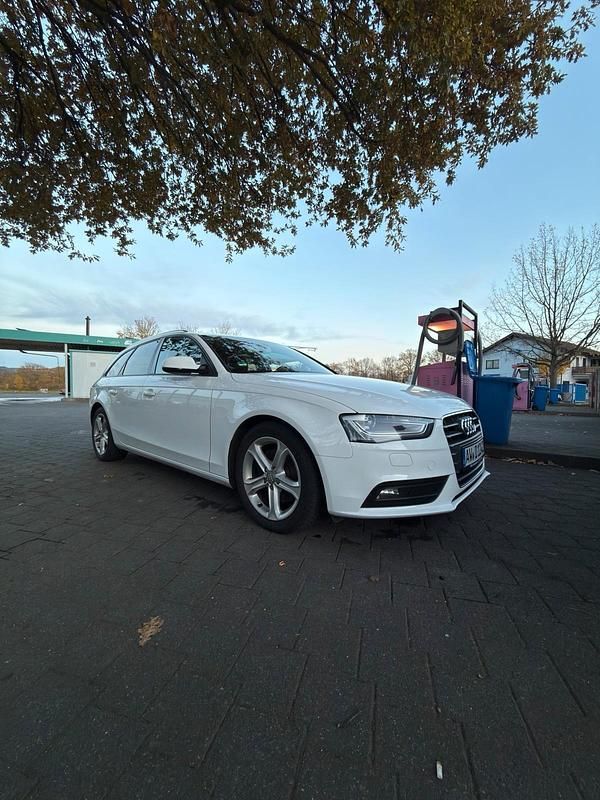Weiß Gebraucht 2012 Audi A4 Ambiente Kombi | 10.000 € (Teuer) - Bild 1/4