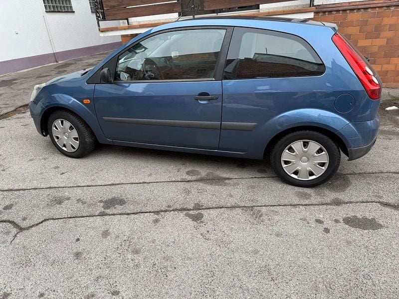 Blau Gebraucht 2007 Ford Fiesta Kleinwagen | 2.500 € - Bild 1/4