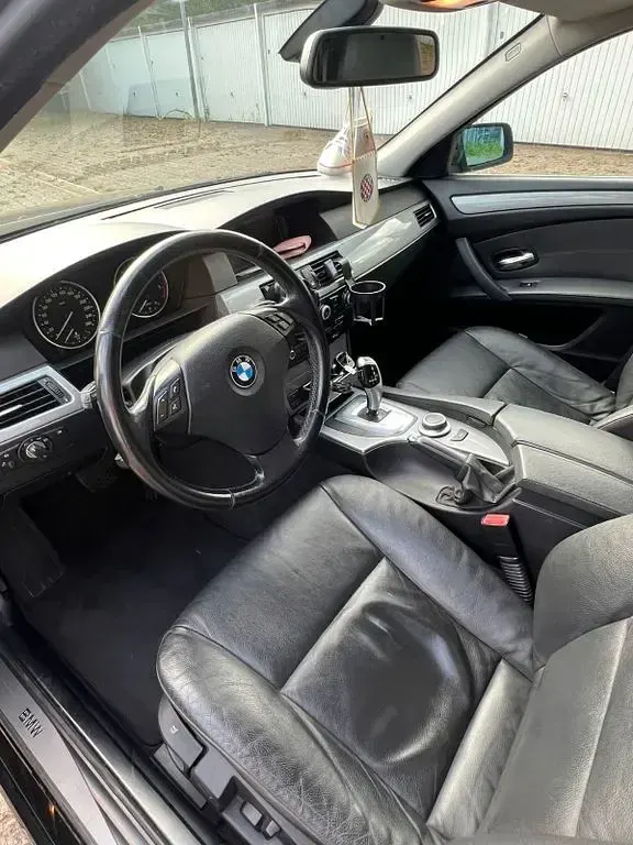 Gebraucht BMW 525 197 PS (144 kW) 2008 Schwarz Limousine