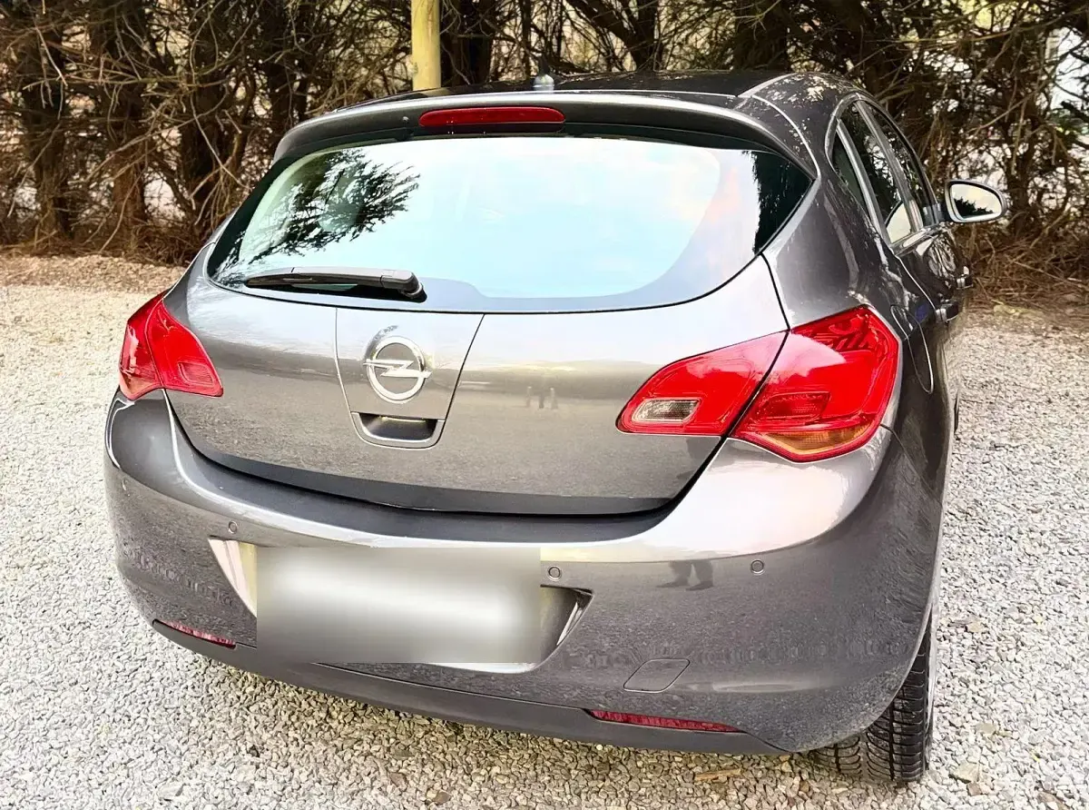 Gebraucht Opel Astra 115 PS (84 kW) 2010 Grau Kleinwagen