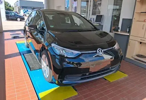 Gebraucht VW ID.3 Pro 150 kW (204 PS) 2024 Grenadillschwarz metallic Kleinwagen