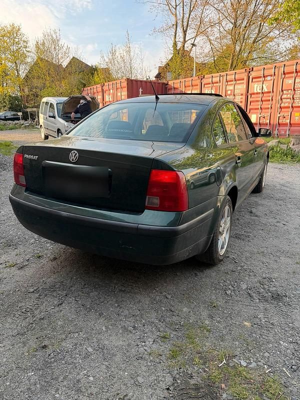 Occasion VW Passat 101 ch (74 kW) 1997 Vert Berline
