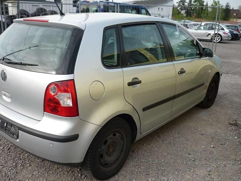 Gebraucht VW Polo 54 PS (39 kW) 2002 Silber Limousine