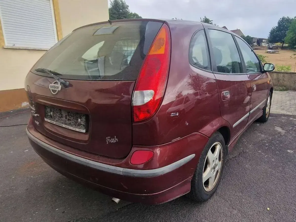 Gebraucht Nissan Almera Tino 114 PS (83 kW) 2003 Rot Van / Kleinbus