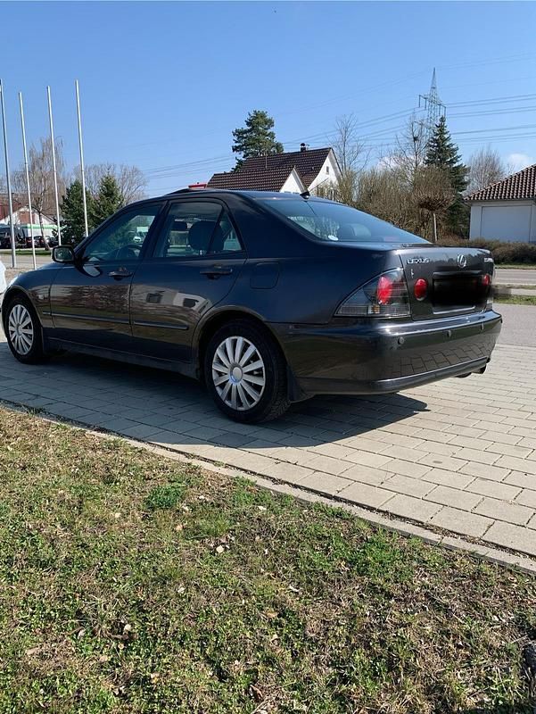 Gebraucht Lexus IS200 155 PS (114 kW) 2001 Andere farben Limousine