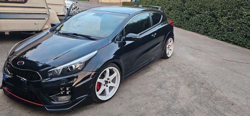 Schwarz Gebraucht 2018 Kia Ceed GT Limousine | 14.500 € (Superpreis) - Bild 1/4