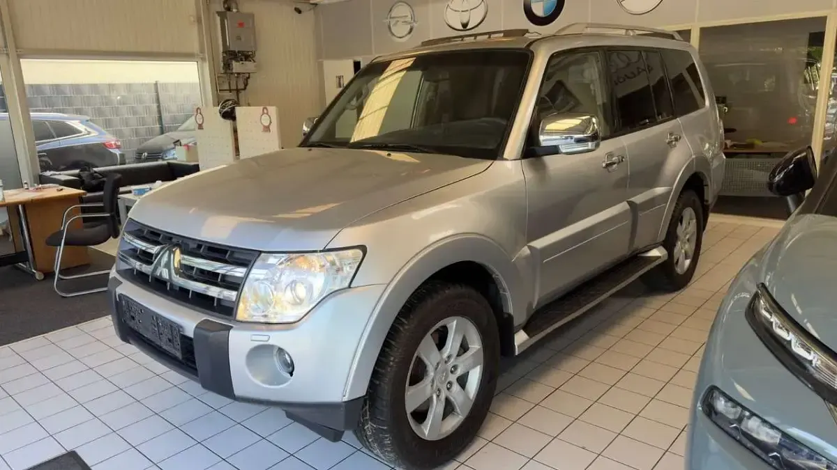 Gebraucht Mitsubishi Pajero Instyle 170 PS (125 kW) 2010 Grau SUV