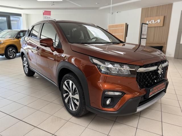 Braun Neu 2025 Suzuki SX4 S-Cross Comfort+ SUV | 33.290 € (Teuer) - Bild 1/4