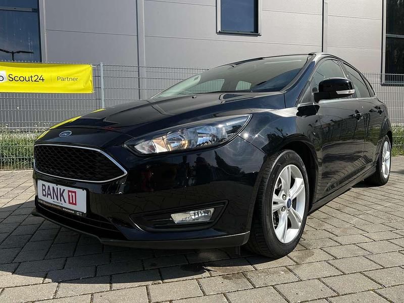 Schwarz Gebraucht 2015 Ford Focus Limousine | 7.900 € (Fairer Preis) - Bild 1/4