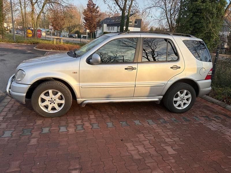 Gebraucht Mercedes ML430 272 PS (200 kW) 2000 Silber SUV