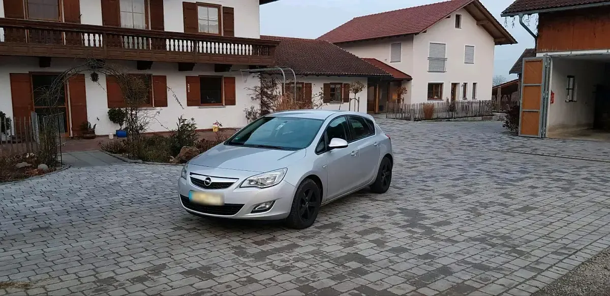 Gebraucht Opel Astra 125 PS (91 kW) 2009 Silber Limousine
