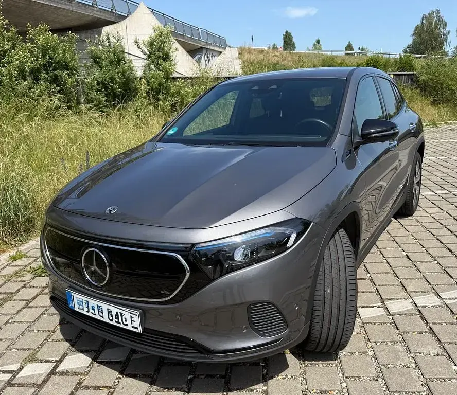 Gebraucht Mercedes EQA350 214 kW (292 PS) 2022 Grau SUV