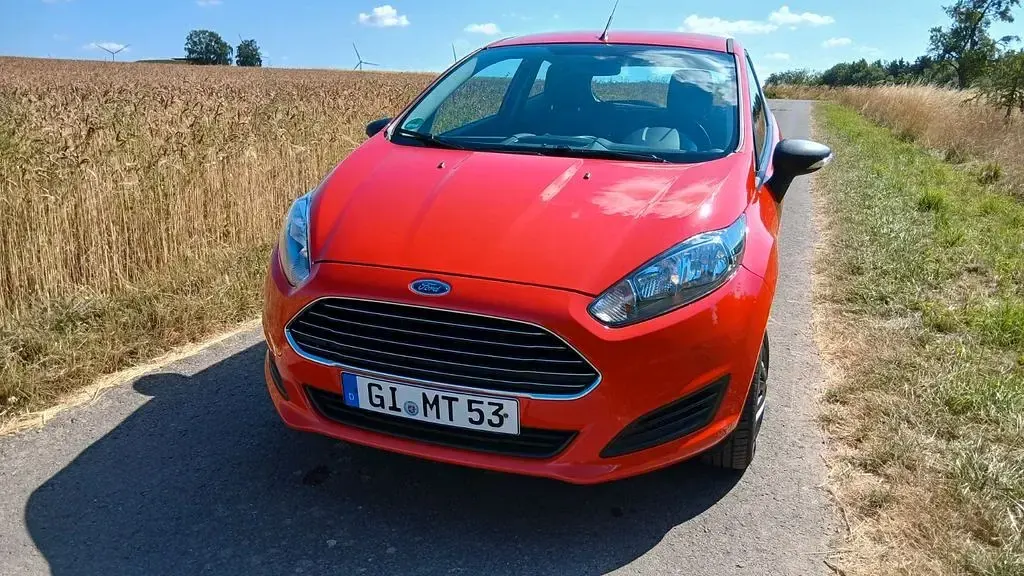 Gebraucht Ford Fiesta 60 PS (44 kW) 2015 Rot Kleinwagen