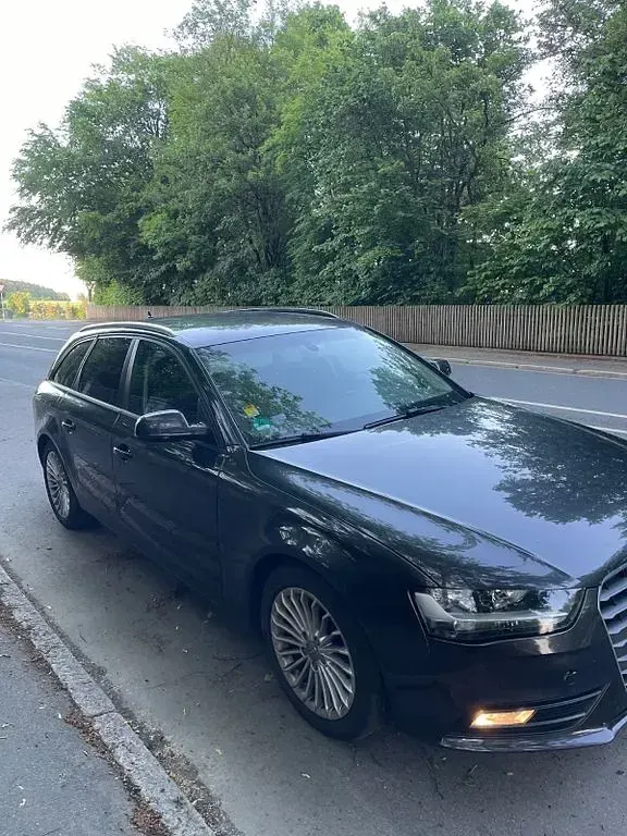 Gebraucht Audi A4 143 PS (105 kW) 2012 Grau Limousine
