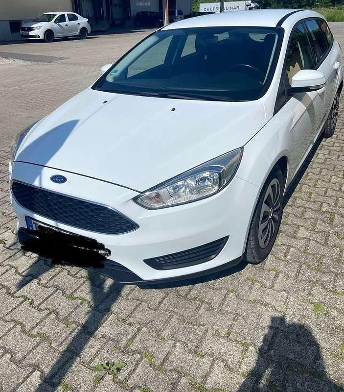 Weiß Gebraucht 2017 Ford Focus Kombi | 8.000 € (Guter Preis) - Bild 1/4