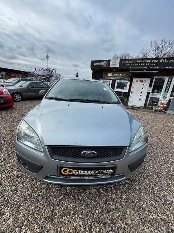 Gebraucht Ford Focus Ghia 101 PS (74 kW) 2005 Silber Limousine