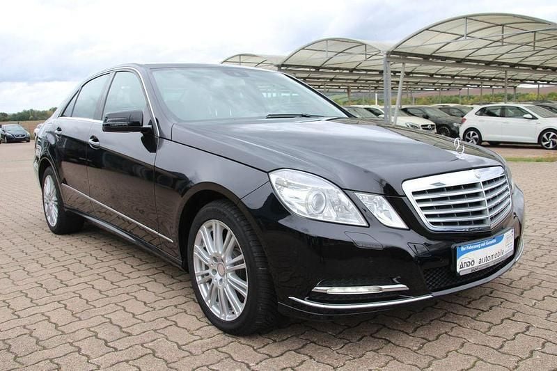 Gebraucht Mercedes E300 204 PS (150 kW) 2012 Schwarz Limousine