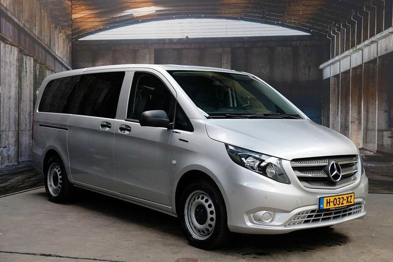 Silber Gebraucht 2020 Mercedes e-Vito Van / Kleinbus | 22.950 € (Teuer) - Bild 1/4