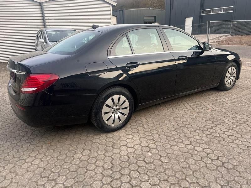 Gebraucht Mercedes E200 160 PS (117 kW) 2020 Schwarz Limousine