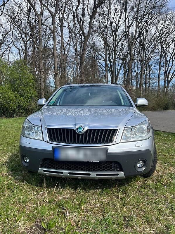 Gebraucht Skoda Octavia 140 PS (102 kW) 2012 Silber Kombi