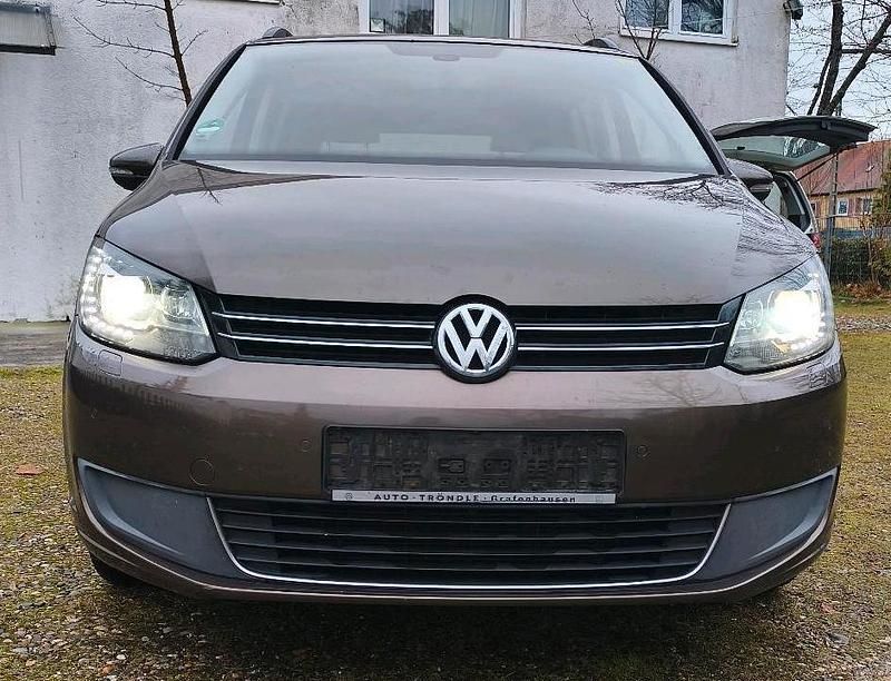 Braun Gebraucht 2011 VW Touran Van / Kleinbus | 3.800 € (Superpreis) - Bild 1/4
