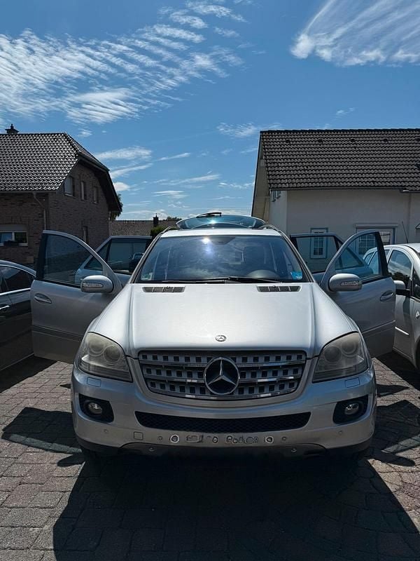 Silber Gebraucht 2006 Mercedes ML320 SUV | 6.063 € (Fairer Preis) - Bild 1/4