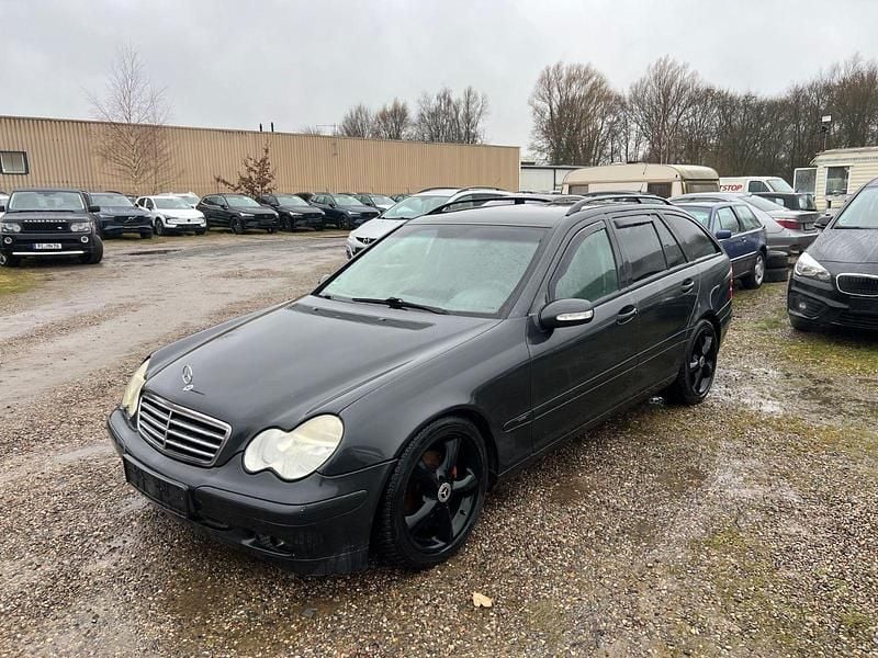 Gebraucht Mercedes C180 Classic 129 PS (94 kW) 2002 Schwarz Kombi