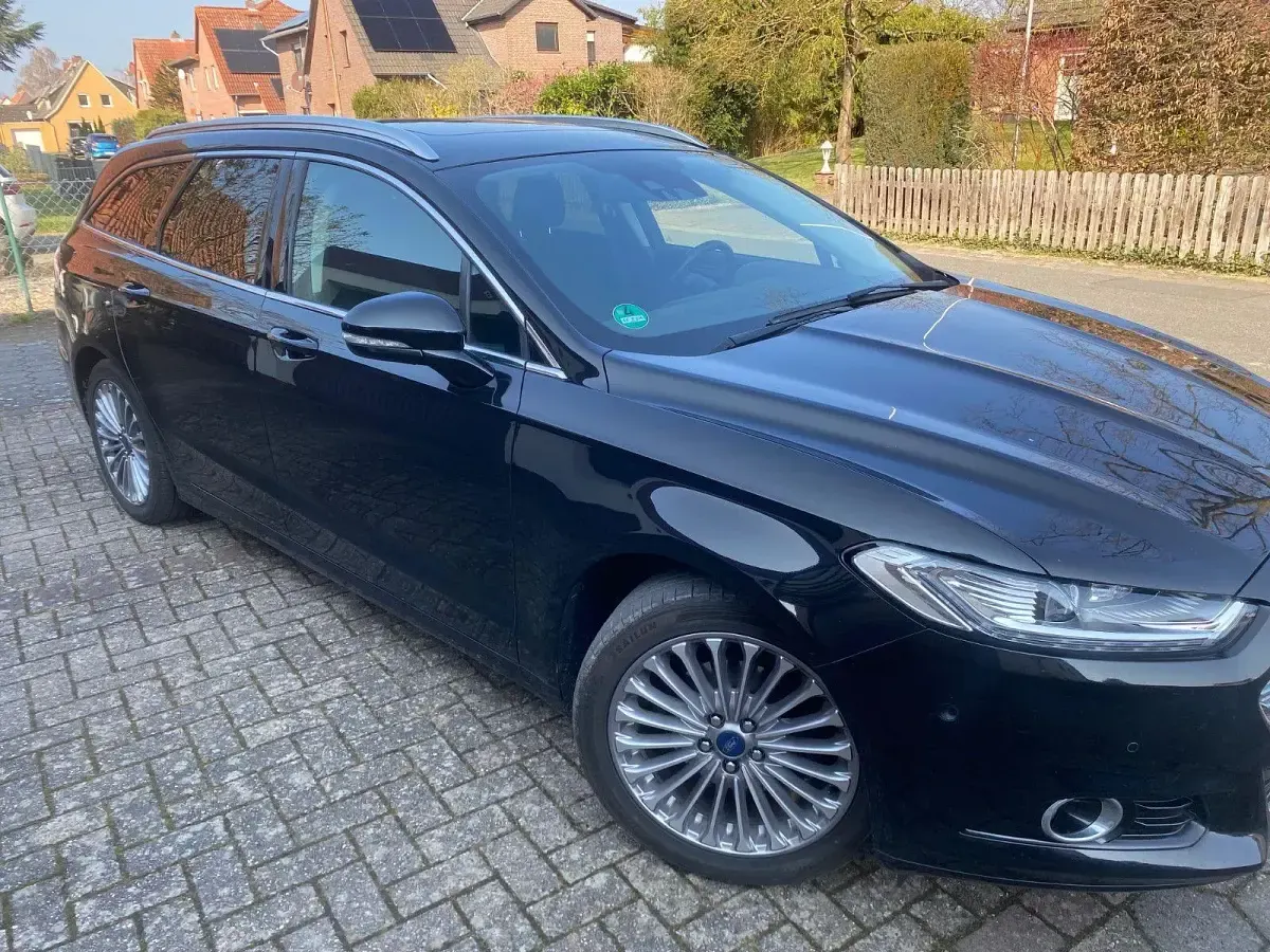 Gebraucht Ford Mondeo Titanium 150 PS (110 kW) 2017 Schwarz Kombi