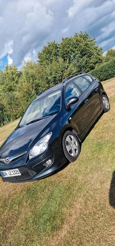 Schwarz Gebraucht 2010 Hyundai i30 Kombi | 1.800 € (Fairer Preis) - Bild 1/4