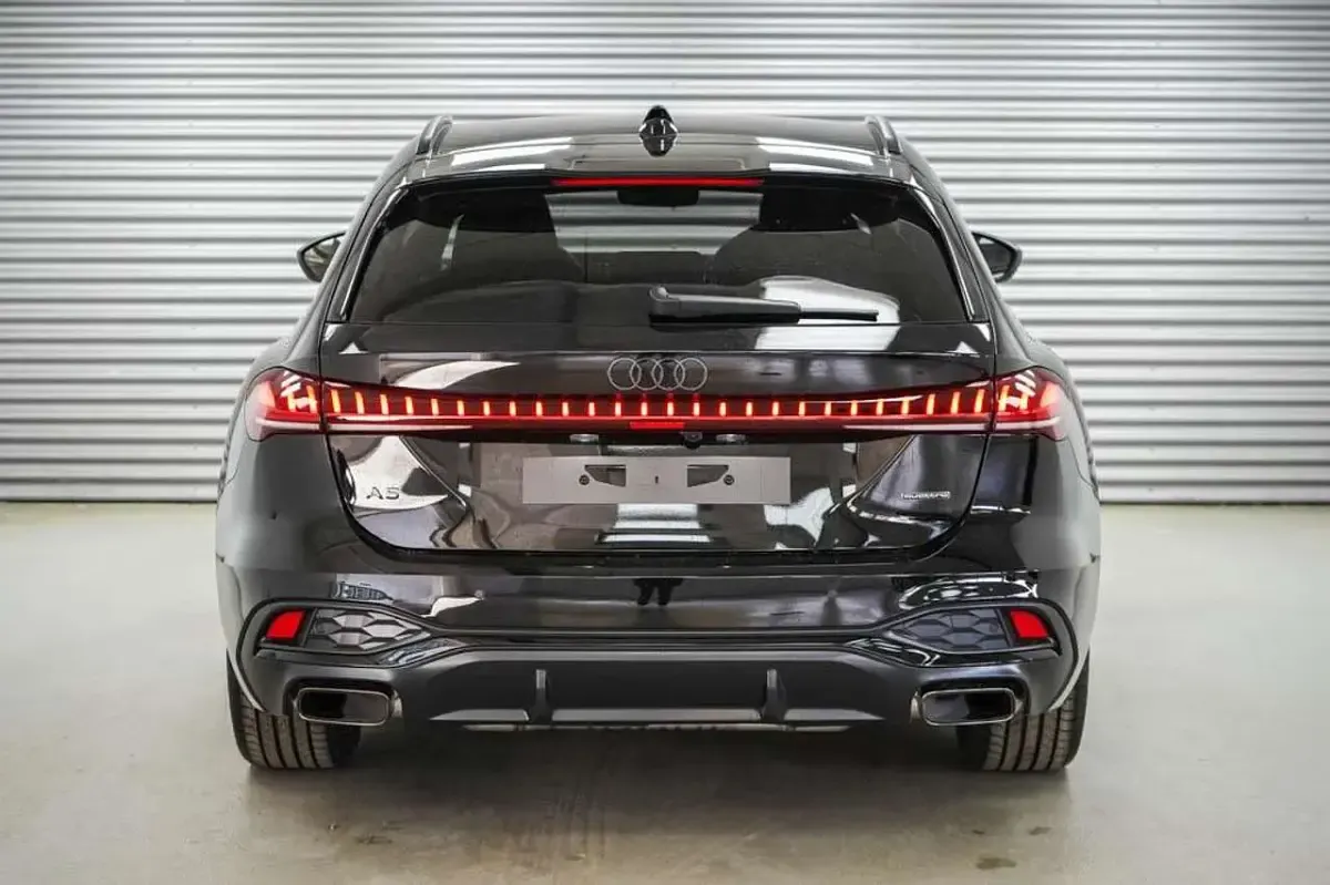 Neu Audi A5 S-Line 204 PS (150 kW) 2026 Mythosschwarz metalli... Kombi