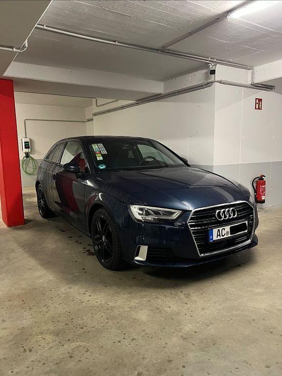 Blau Gebraucht 2017 Audi A3 Kleinwagen | 16.000 € (Fairer Preis) - Bild 1/4
