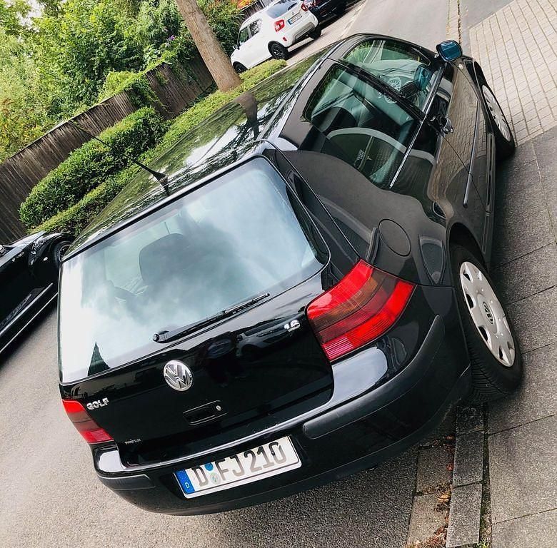 Schwarz Gebraucht 2001 VW Golf IV Basis Limousine | 2.400 € (Fairer Preis) - Bild 1/4