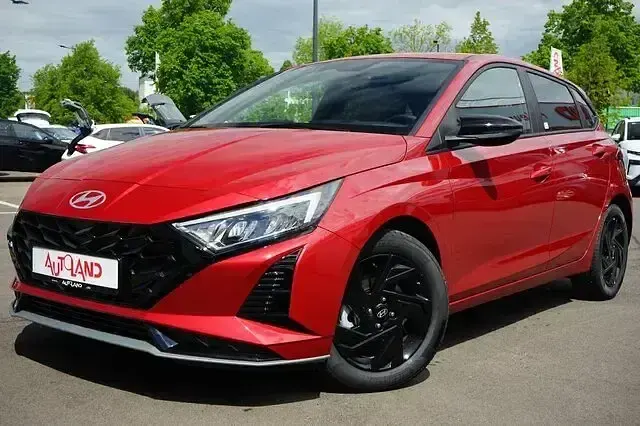 Neu Hyundai i20 Blackline 90 PS (66 kW) 2026 Dragonredmet. Kleinwagen