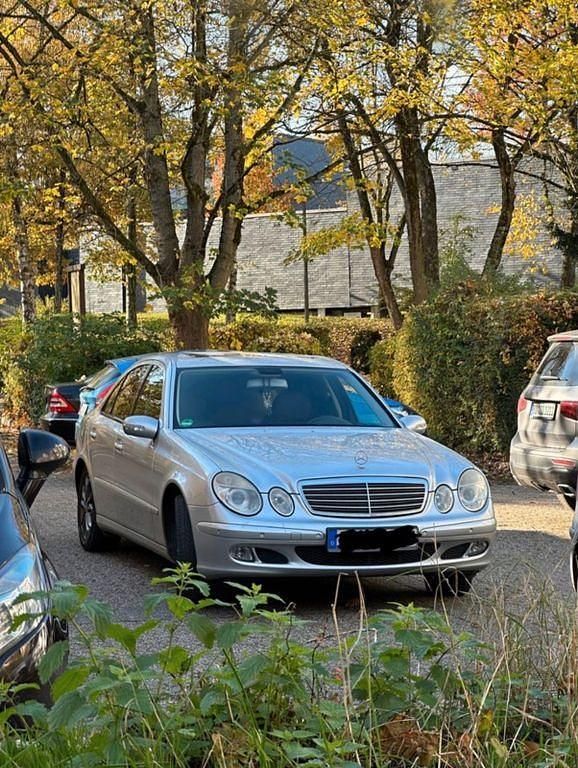 Gebraucht Mercedes E200 163 PS (119 kW) 2007 Silber Limousine