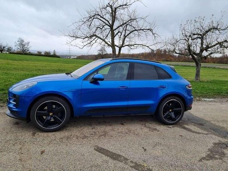Blau Gebraucht 2018 Porsche Macan SUV | 54.999 € - Bild 1/4