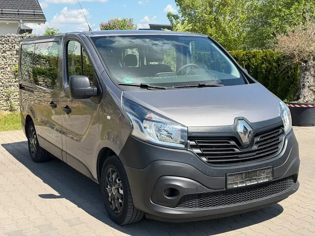 Gebraucht Renault Trafic Expression 145 PS (106 kW) 2018 Grau Van / Kleinbus