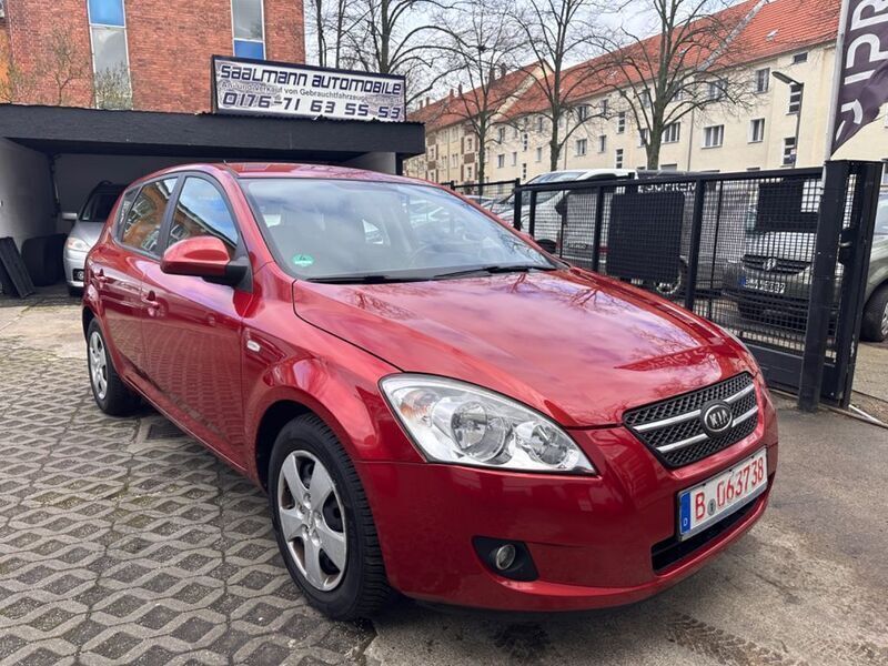 Rot Gebraucht 2008 Kia Ceed 2 Limousine | 1.990 € (Superpreis) - Bild 1/4