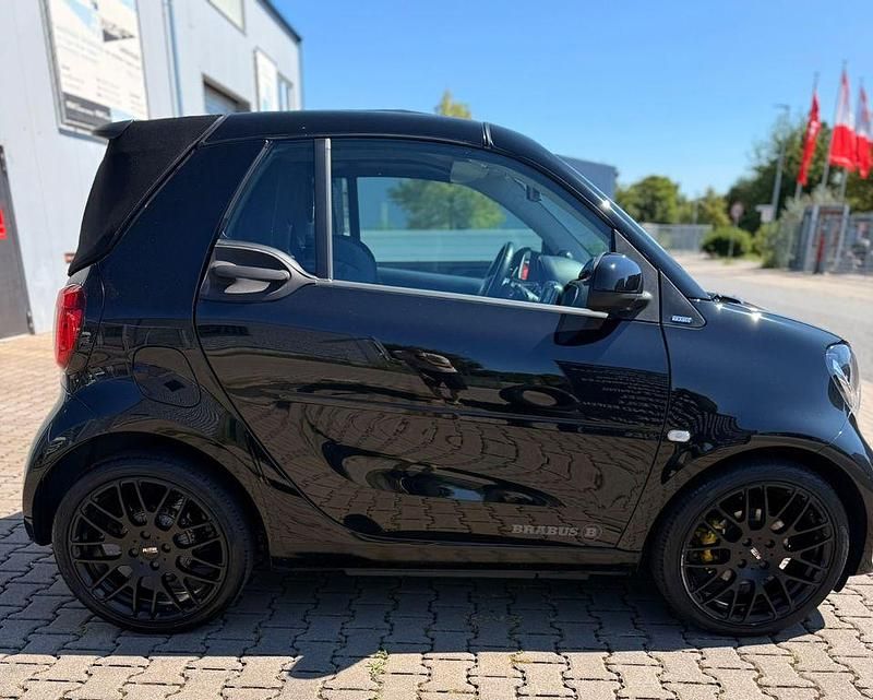 Schwarz Gebraucht 2018 Smart ForTwo Cabrio Brabus Cabrio | 21.900 € (Fairer Preis) - Bild 1/4