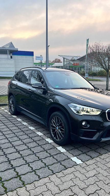 Braun Gebraucht 2017 BMW X1 Sport Line SUV | 18.000 € (Fairer Preis) - Bild 1/4