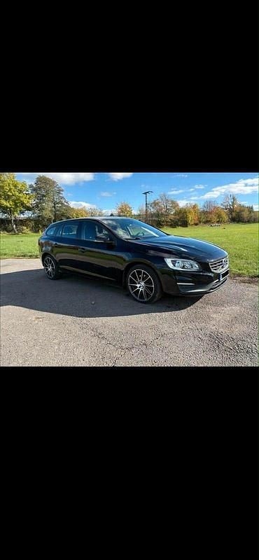 Second-hand Volvo V60 150 CP (110 kW) 2016 Negru Break