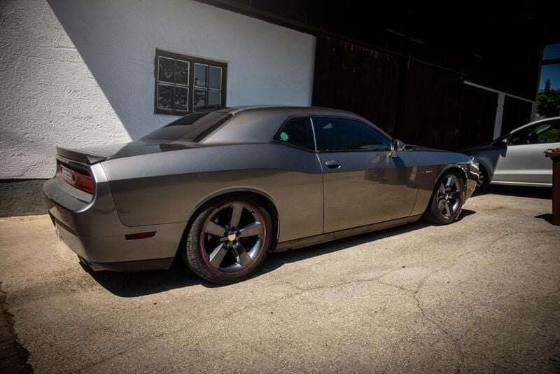 Grau Gebraucht 2012 Dodge Challenger Coupé | 16.500 € (Fairer Preis) - Bild 1/4