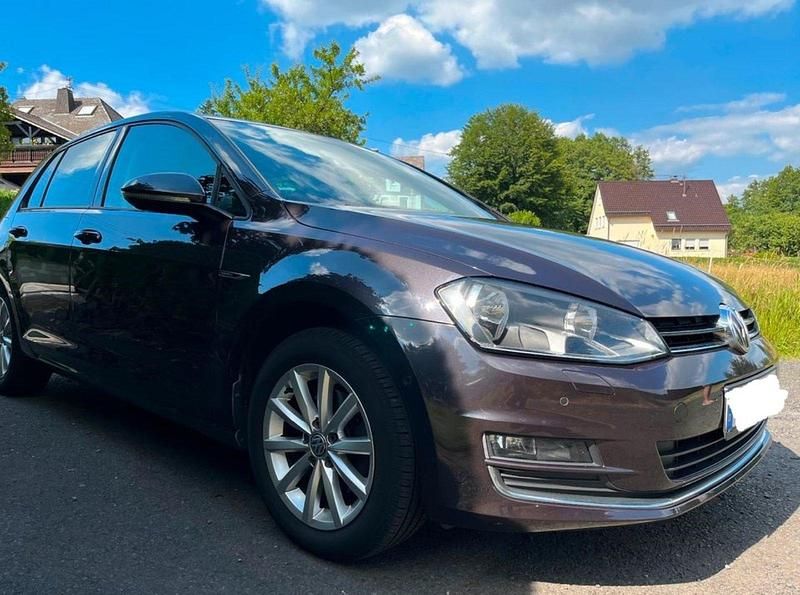Gebraucht VW Golf VII LOUNGE 150 PS (110 kW) 2015 Limousine