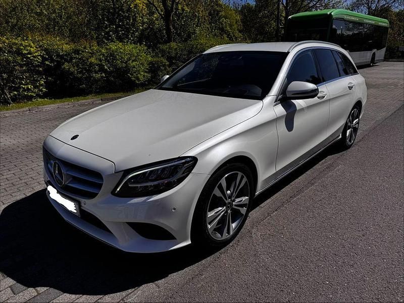 Gebraucht Mercedes C220 Avantgarde 194 PS (142 kW) 2018 Weiß Limousine