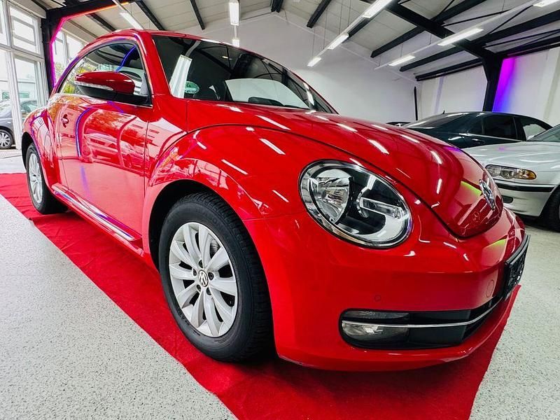 Gebraucht VW Beetle Design 105 PS (77 kW) 2013 Rot Kleinwagen