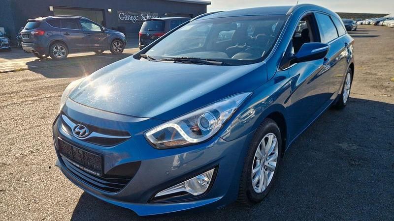 Blau Gebraucht 2012 Hyundai i40 Comfort Kombi | 6.999 € (Guter Preis) - Bild 1/4