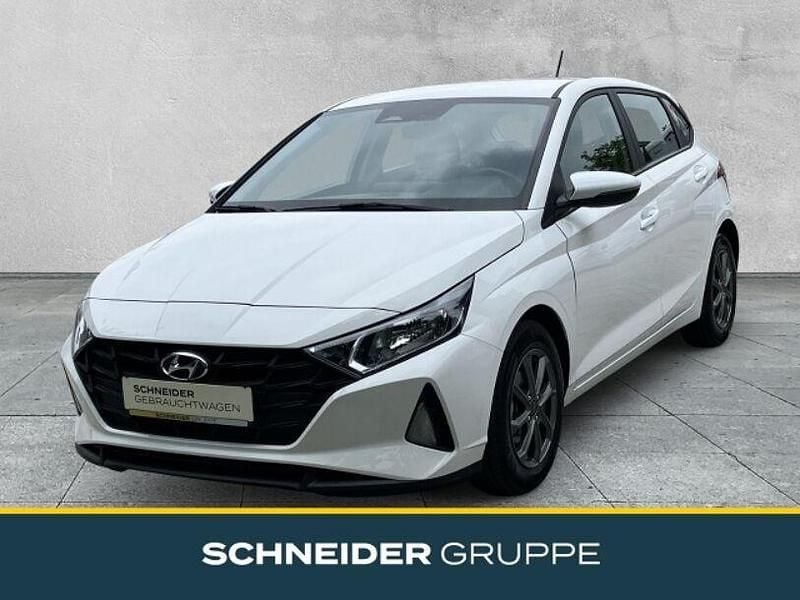 Weiß Gebraucht 2022 Hyundai i20 Pure Limousine | 14.990 € (Fairer Preis) - Bild 1/4