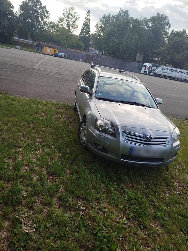 Silber Gebraucht 2007 Toyota Avensis Limousine | 3.500 € (Fairer Preis) - Bild 1/4