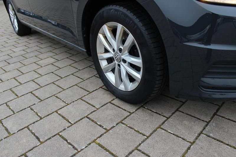 Gebraucht VW Touran 116 PS (85 kW) 2018 Grau Van / Kleinbus