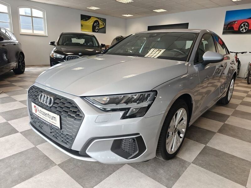 Florettsilber metallic Gebraucht 2022 Audi A3 Basis Limousine | 17.950 € (Fairer Preis) - Bild 1/4