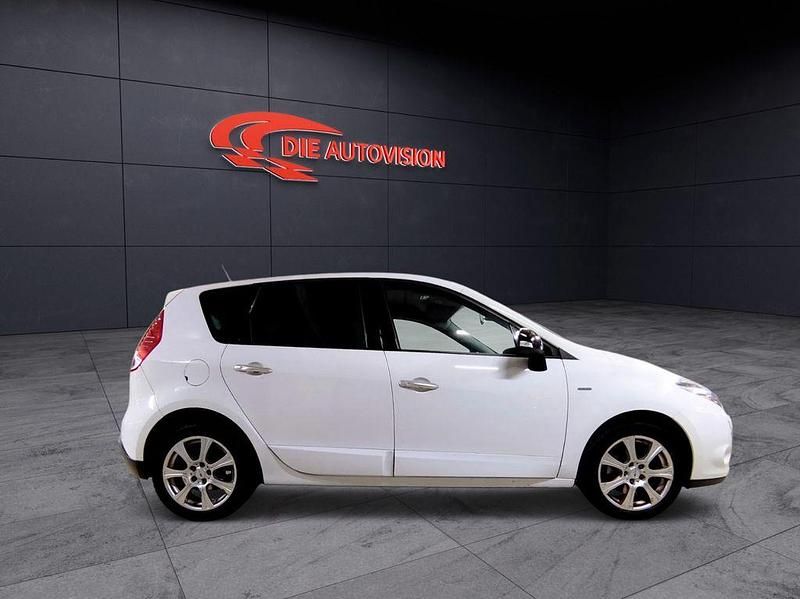 Gebraucht Renault Grand Scénic III Bose Edition 131 PS (96 kW) 2011 Weiß Van / Kleinbus